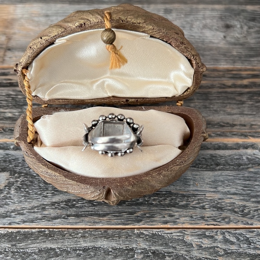 Beautiful Statement Ring - image 4